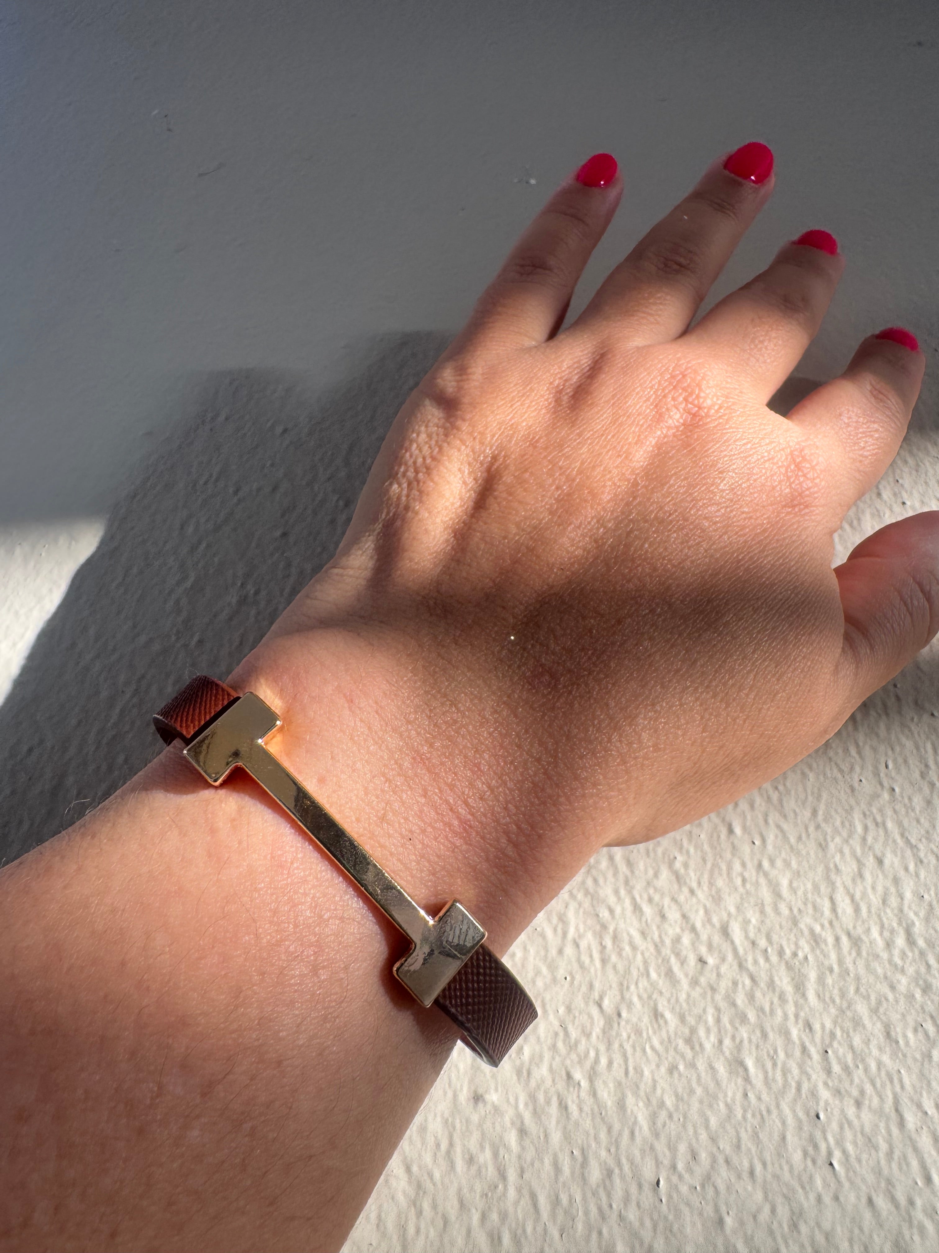 H Inspired in Brown